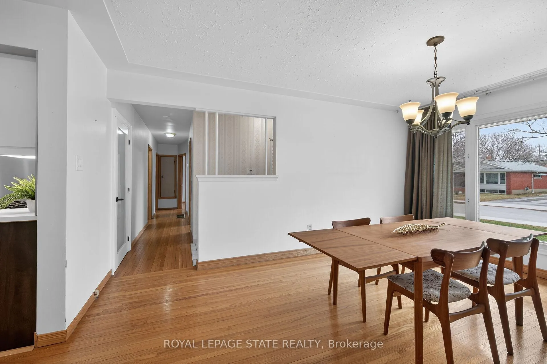 Photo 7 of 19 Burfield Avenue, Hamilton, Huntington — HOMEH