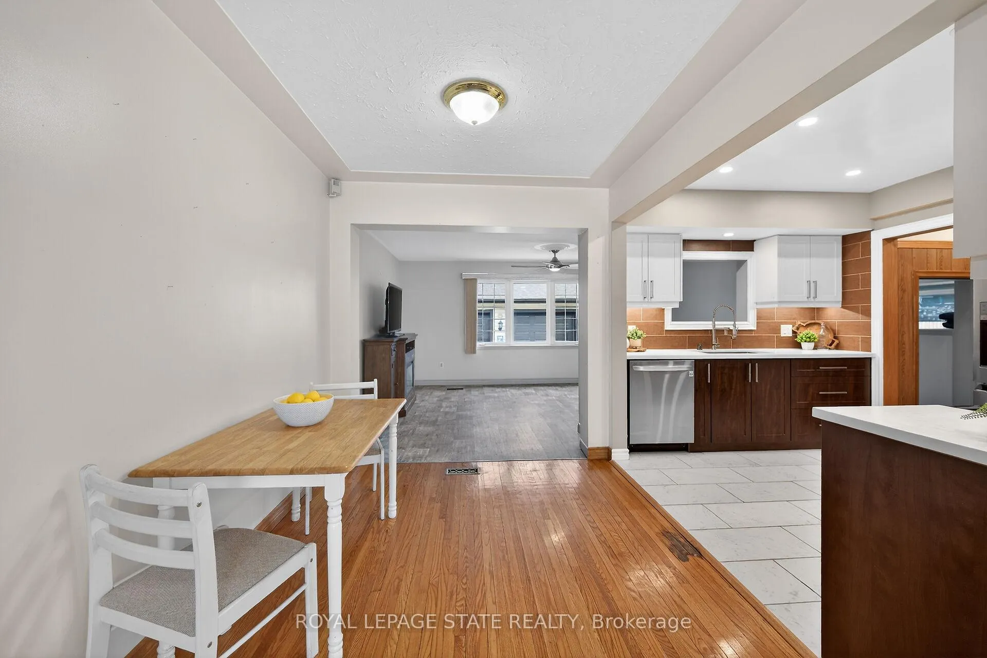 Photo 8 of 19 Burfield Avenue, Hamilton, Huntington — HOMEH