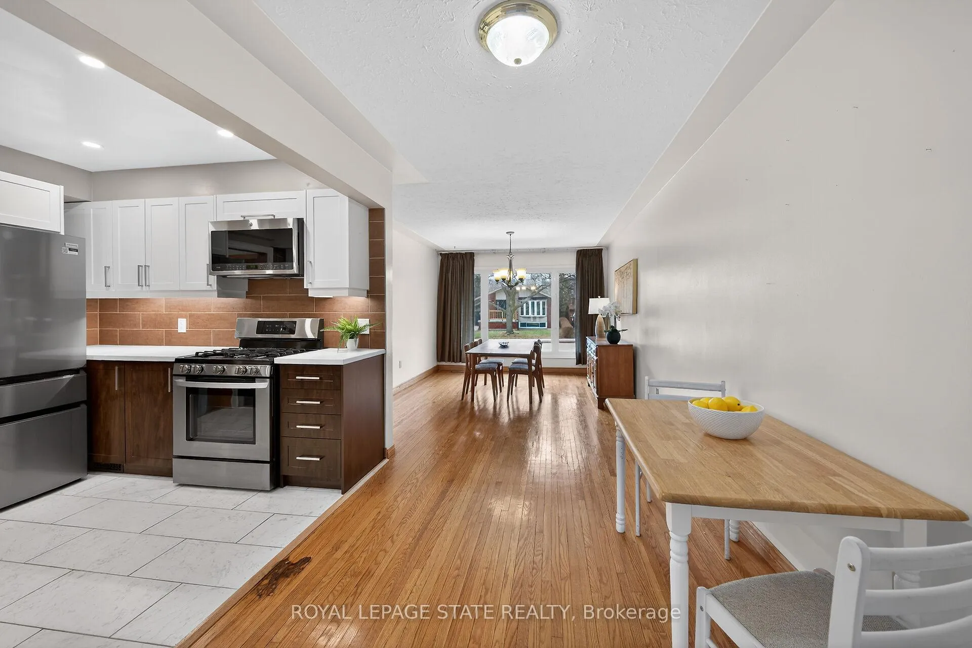 Photo 9 of 19 Burfield Avenue, Hamilton, Huntington — HOMEH