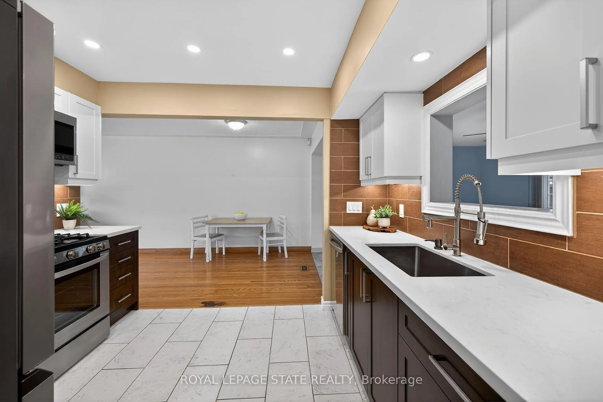 Photo 14 of 19 Burfield Avenue, Hamilton, Huntington — HOMEH