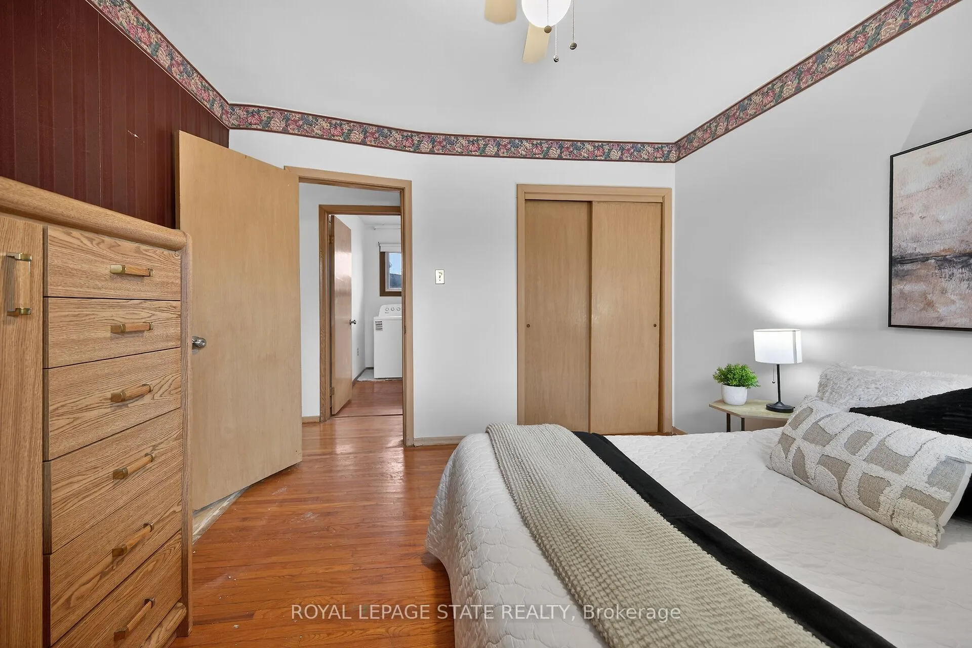 Photo 21 of 19 Burfield Avenue, Hamilton, Huntington — HOMEH