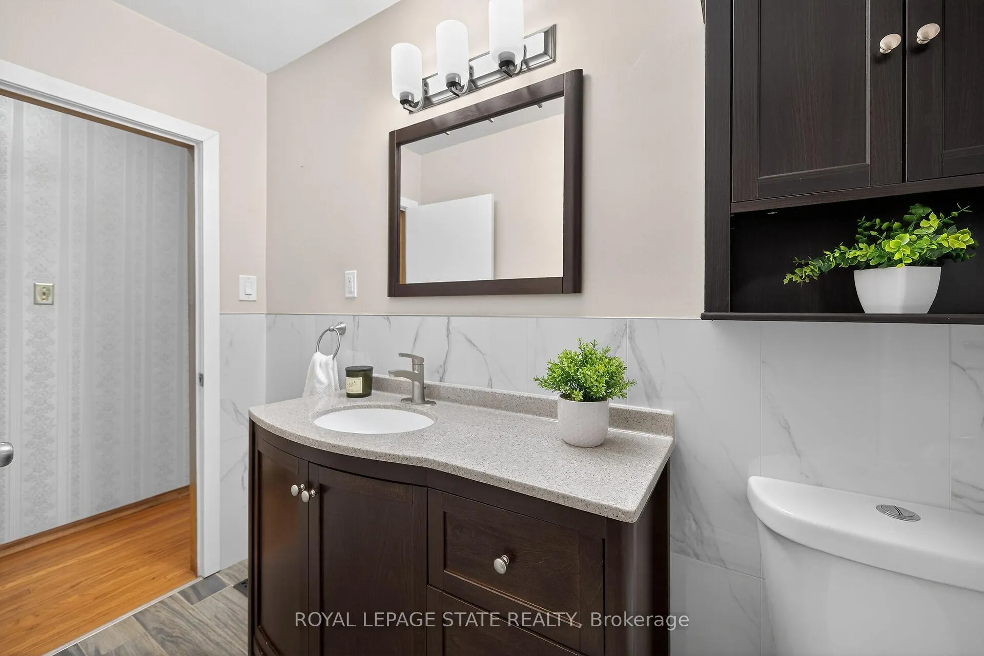Photo 25 of 19 Burfield Avenue, Hamilton, Huntington — HOMEH