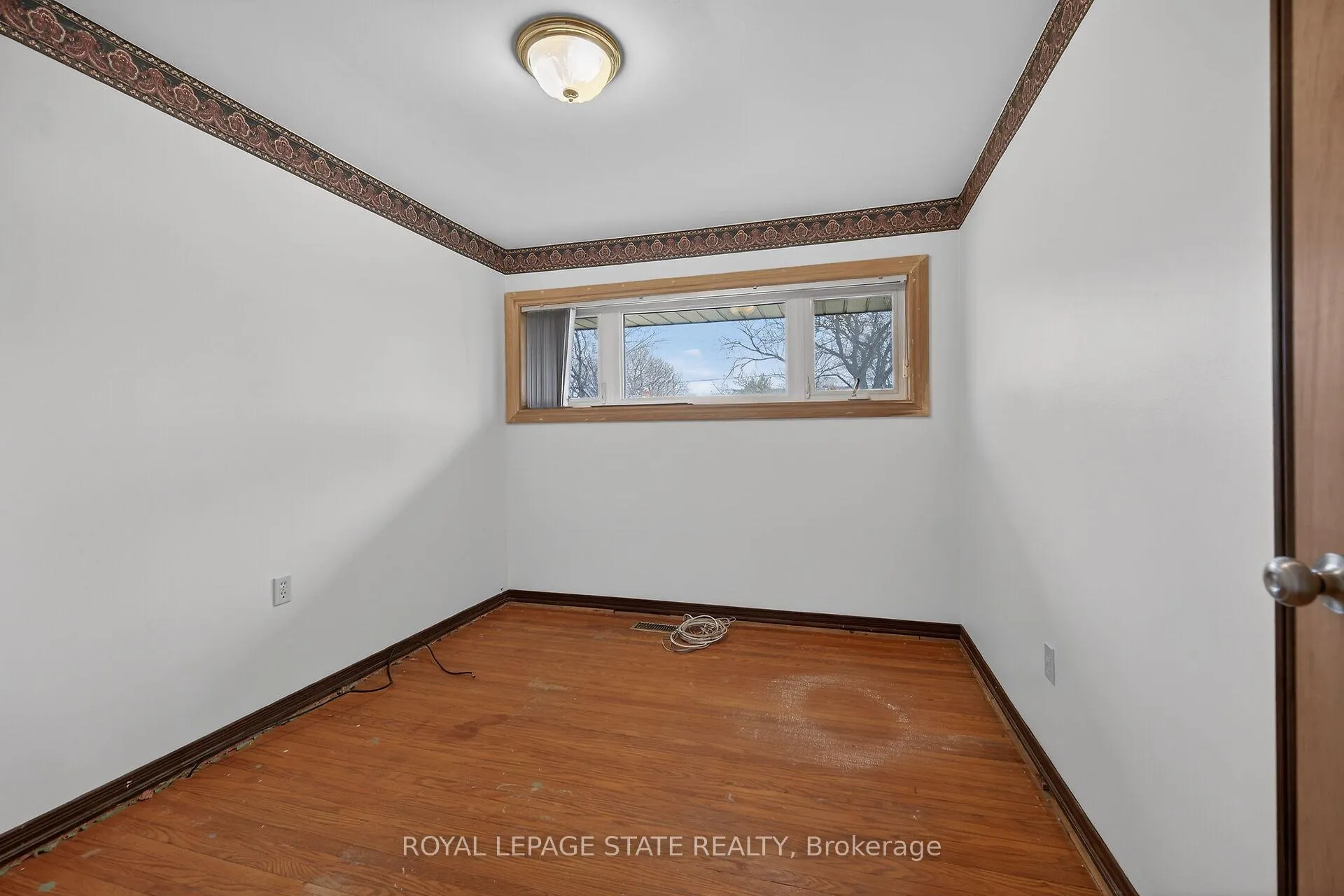 Photo 27 of 19 Burfield Avenue, Hamilton, Huntington — HOMEH