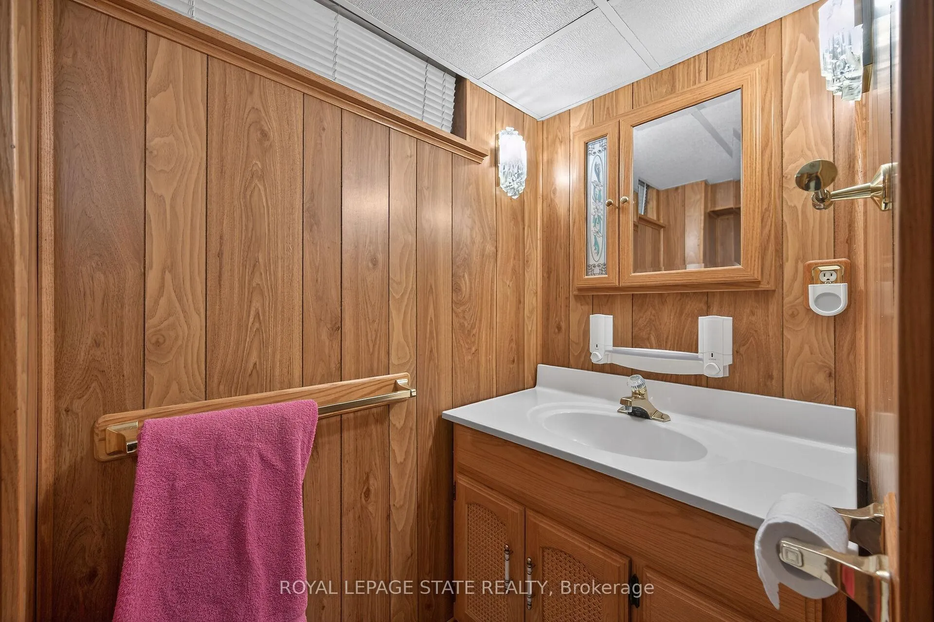 Photo 41 of 19 Burfield Avenue, Hamilton, Huntington — HOMEH