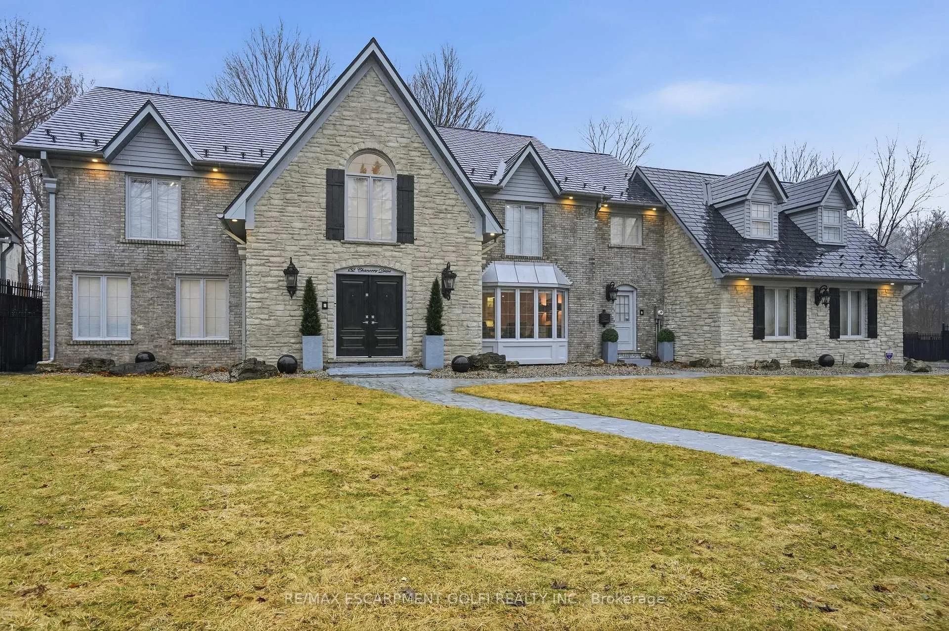 Photo 1 of 132 Chancery Drive, Hamilton, Ancaster — HOMEH