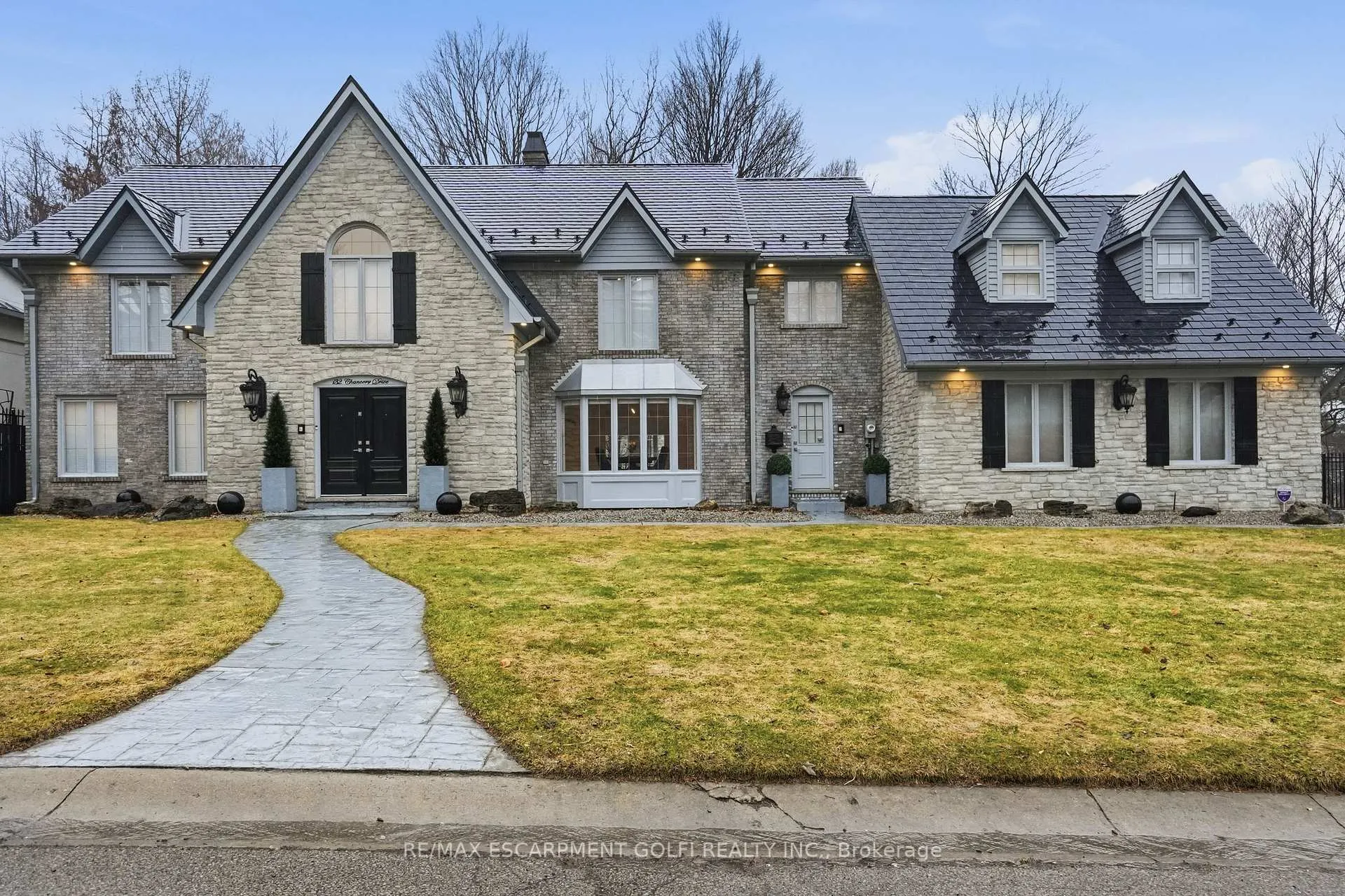 Photo 2 of 132 Chancery Drive, Hamilton, Ancaster — HOMEH