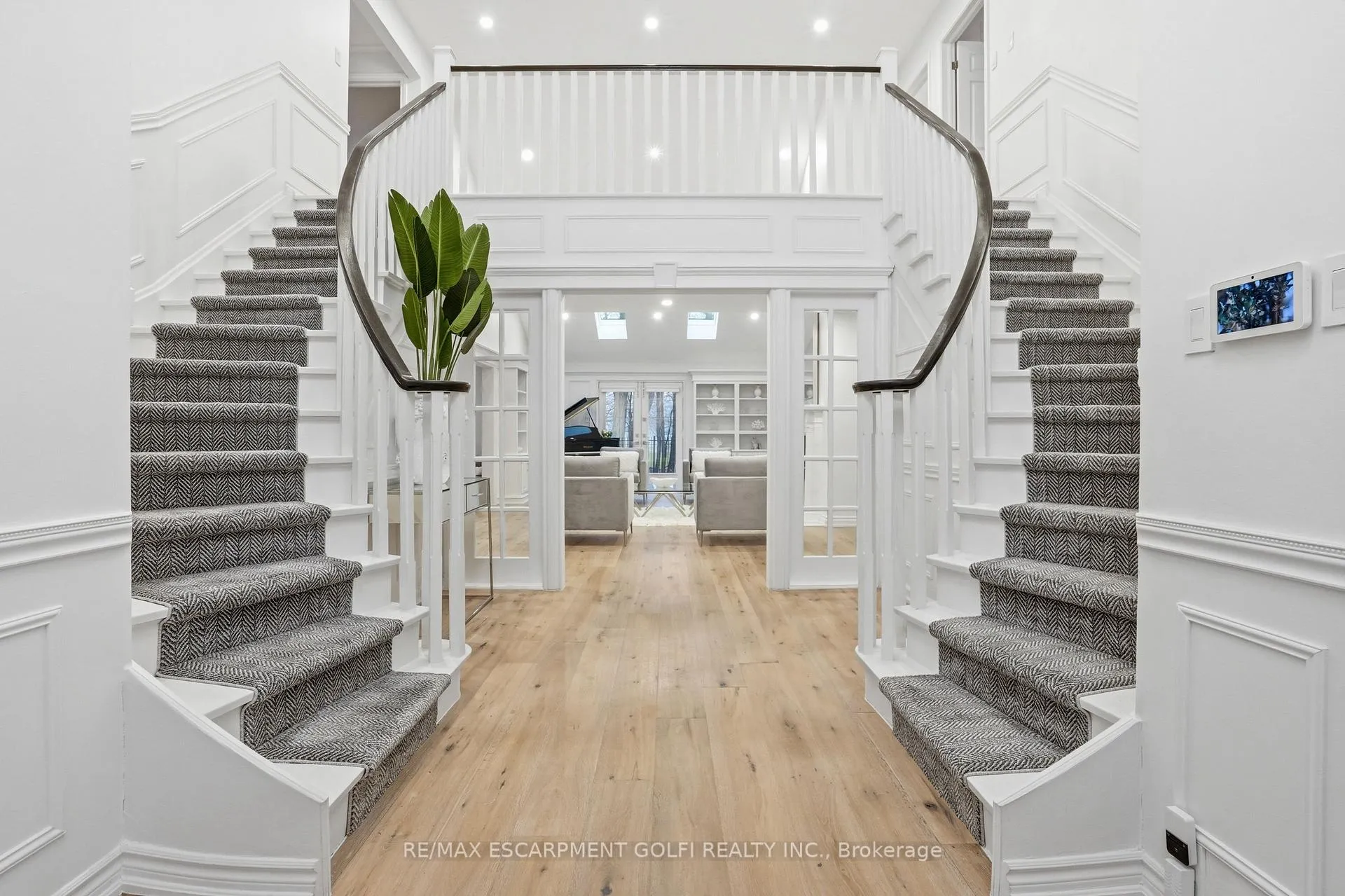 Photo 3 of 132 Chancery Drive, Hamilton, Ancaster — HOMEH
