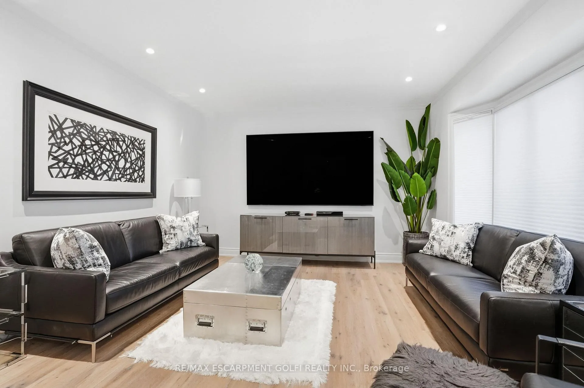 Photo 8 of 132 Chancery Drive, Hamilton, Ancaster — HOMEH