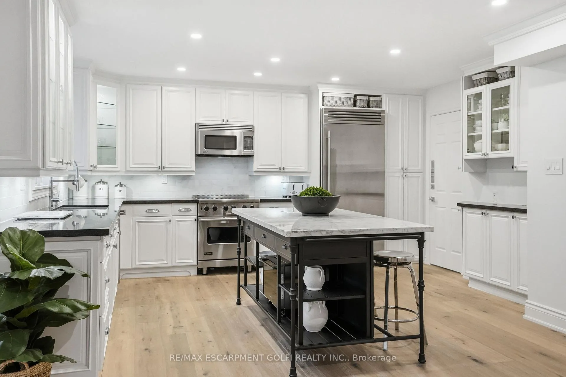Photo 12 of 132 Chancery Drive, Hamilton, Ancaster — HOMEH