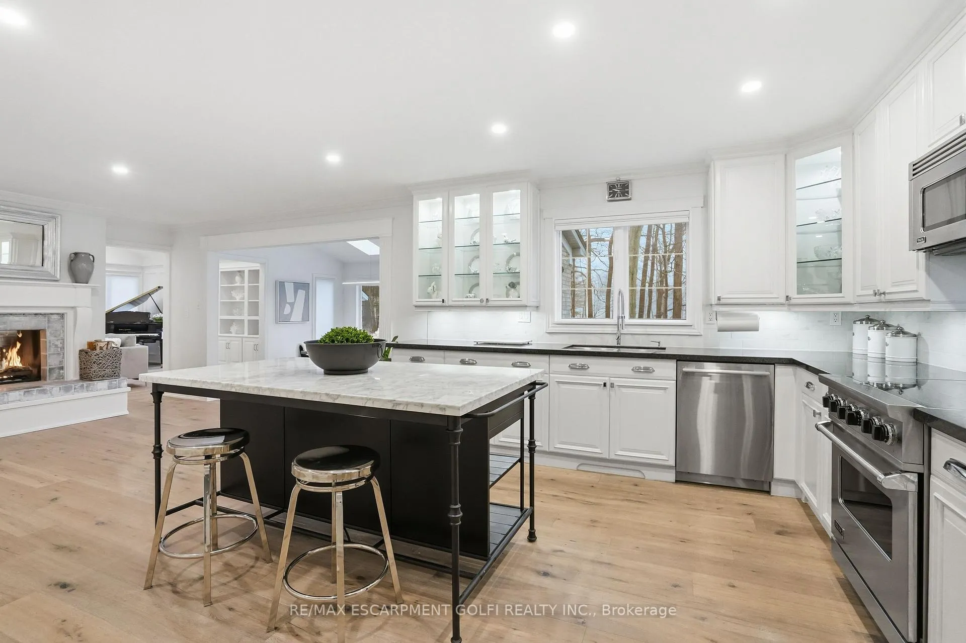 Photo 13 of 132 Chancery Drive, Hamilton, Ancaster — HOMEH
