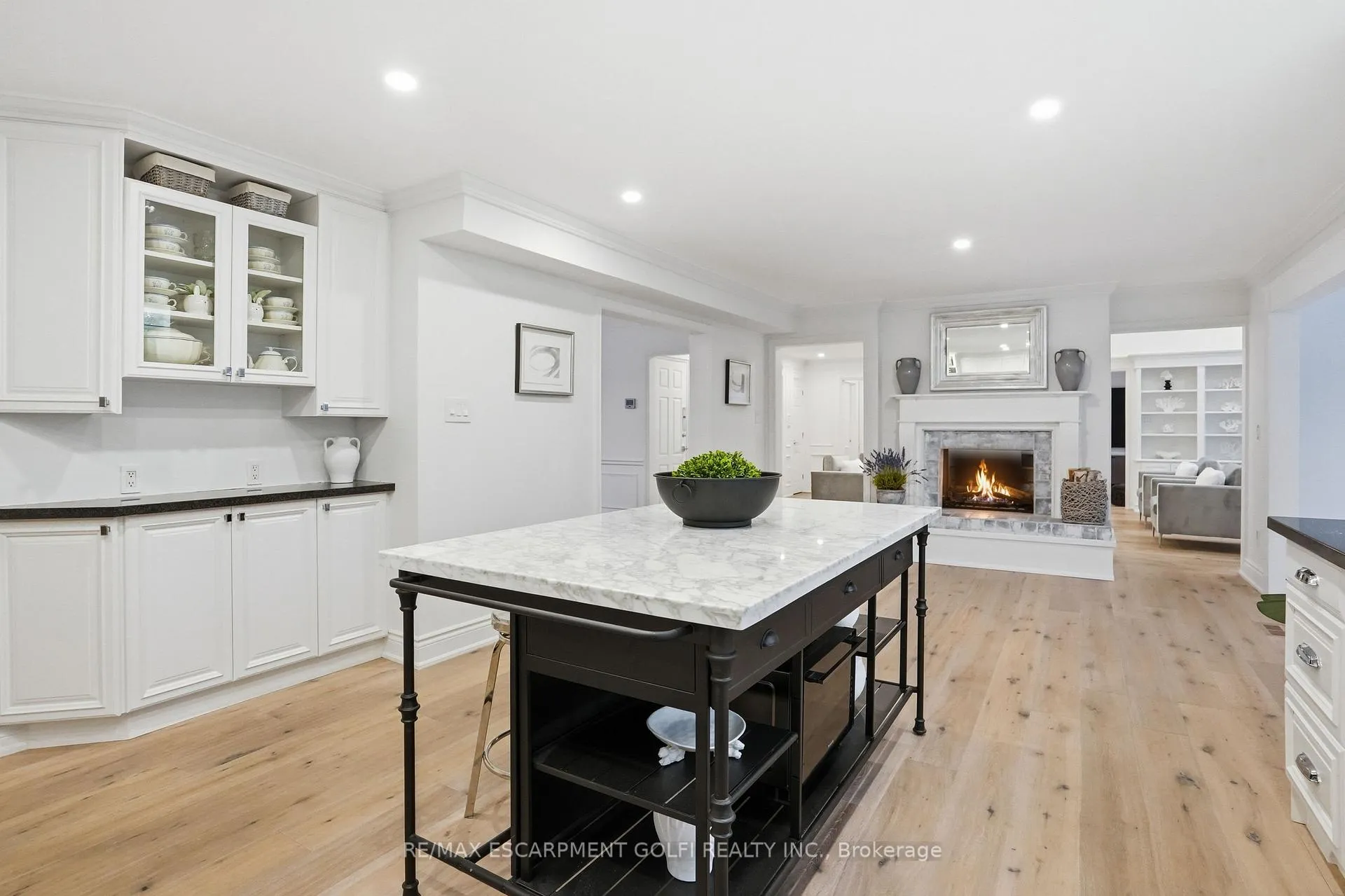 Photo 14 of 132 Chancery Drive, Hamilton, Ancaster — HOMEH