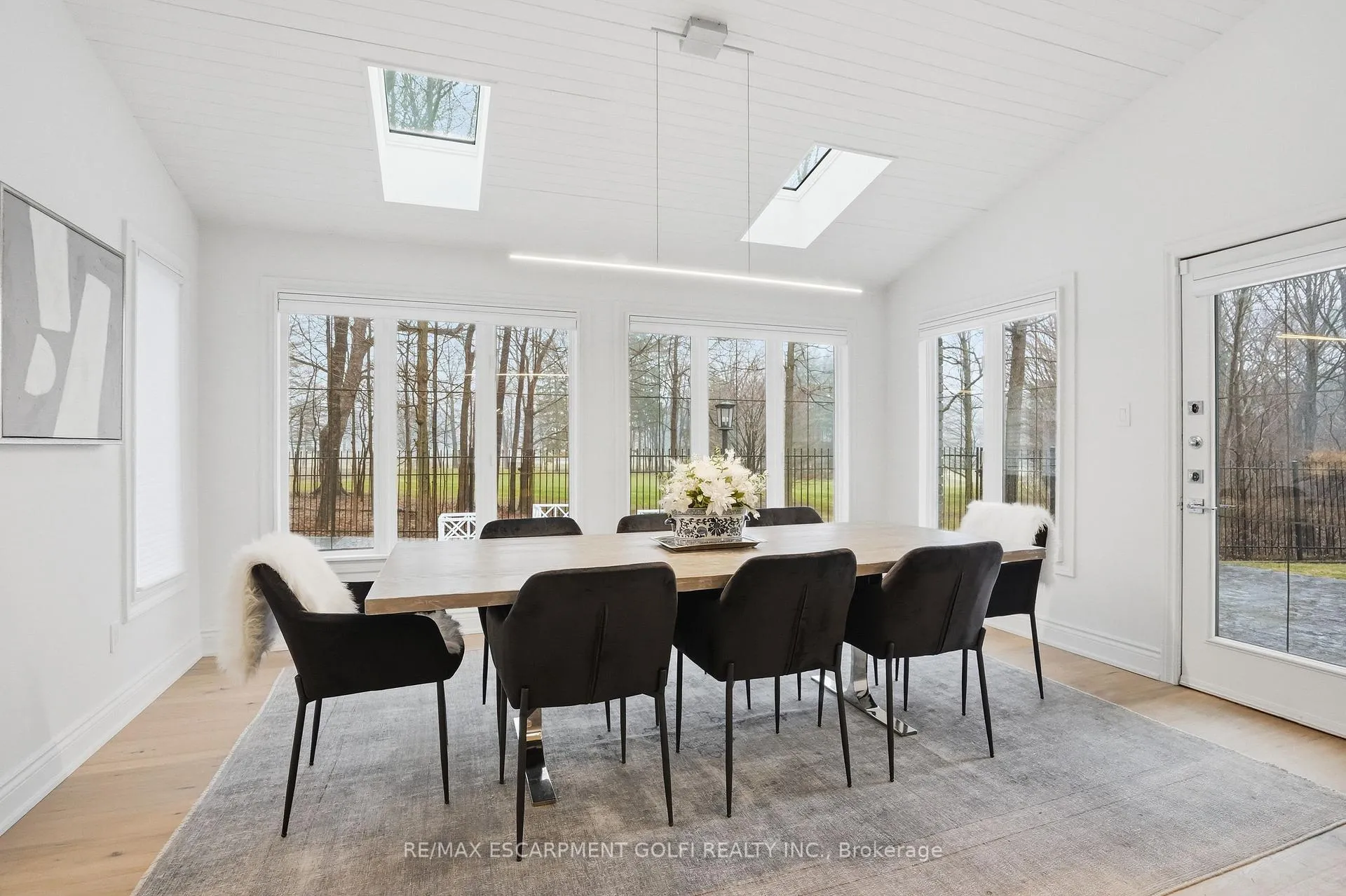 Photo 15 of 132 Chancery Drive, Hamilton, Ancaster — HOMEH