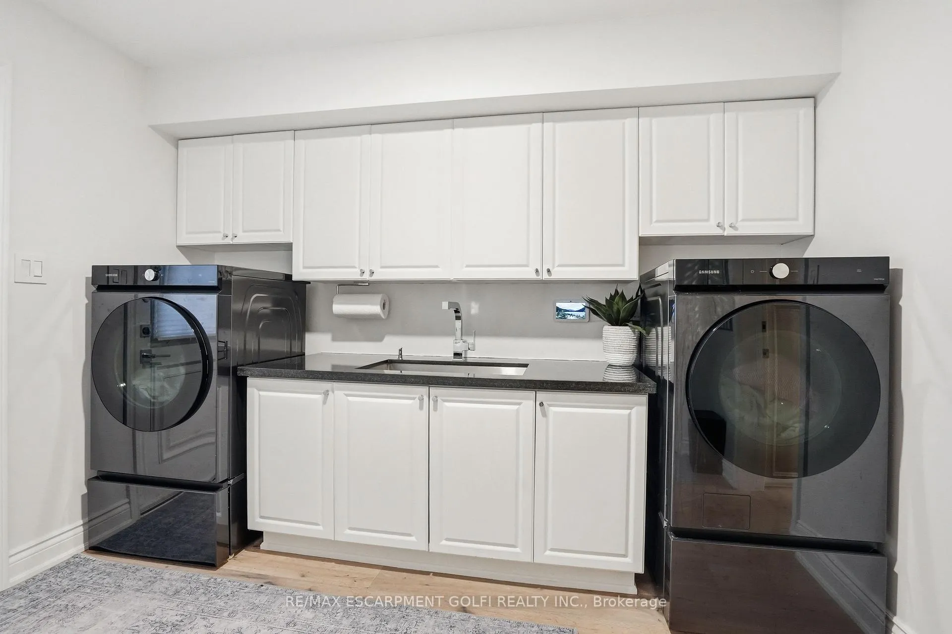 Photo 18 of 132 Chancery Drive, Hamilton, Ancaster — HOMEH