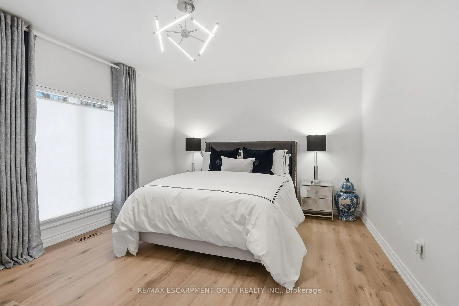 Photo 20 of 132 Chancery Drive, Hamilton, Ancaster — HOMEH