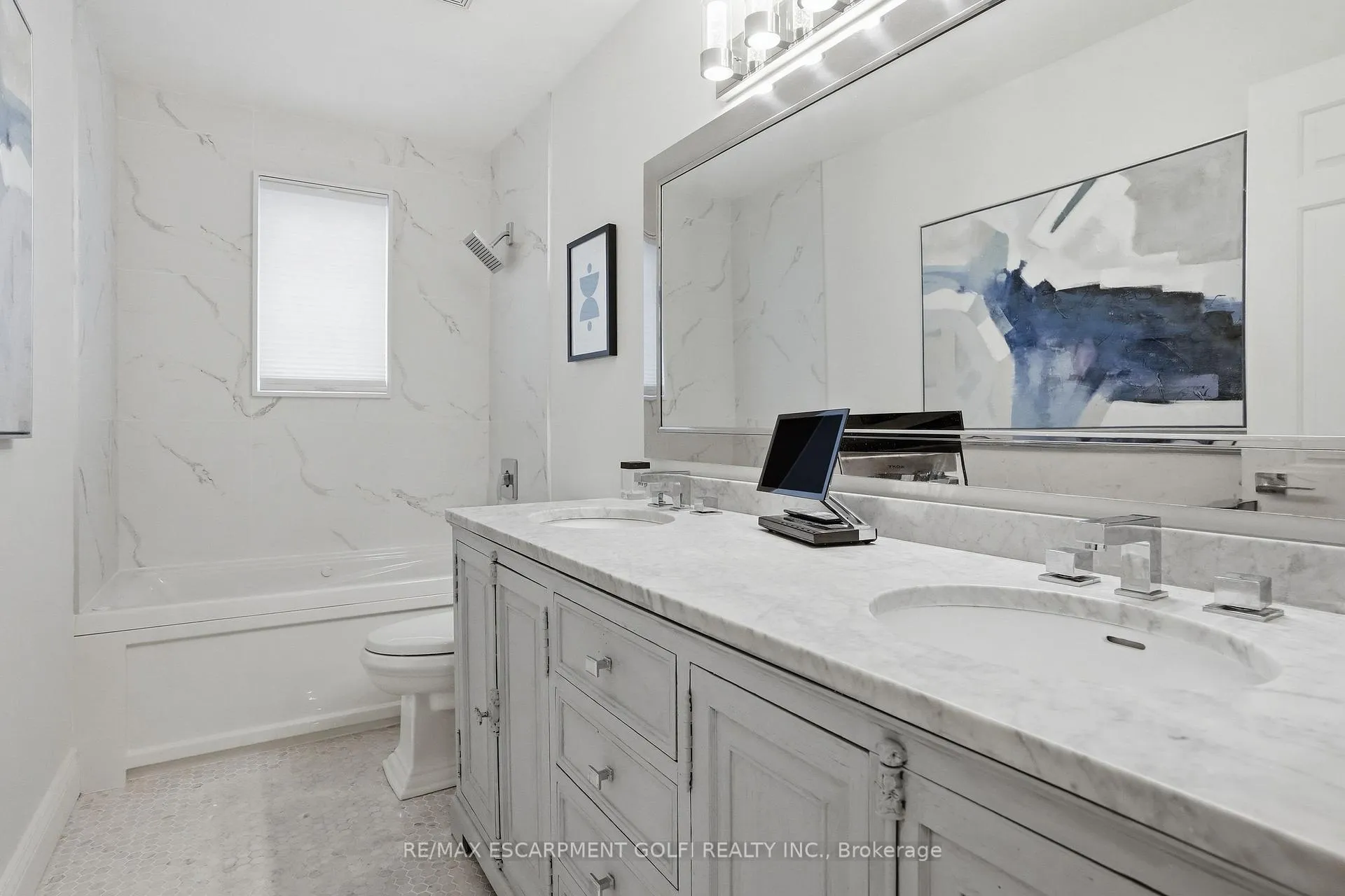 Photo 24 of 132 Chancery Drive, Hamilton, Ancaster — HOMEH