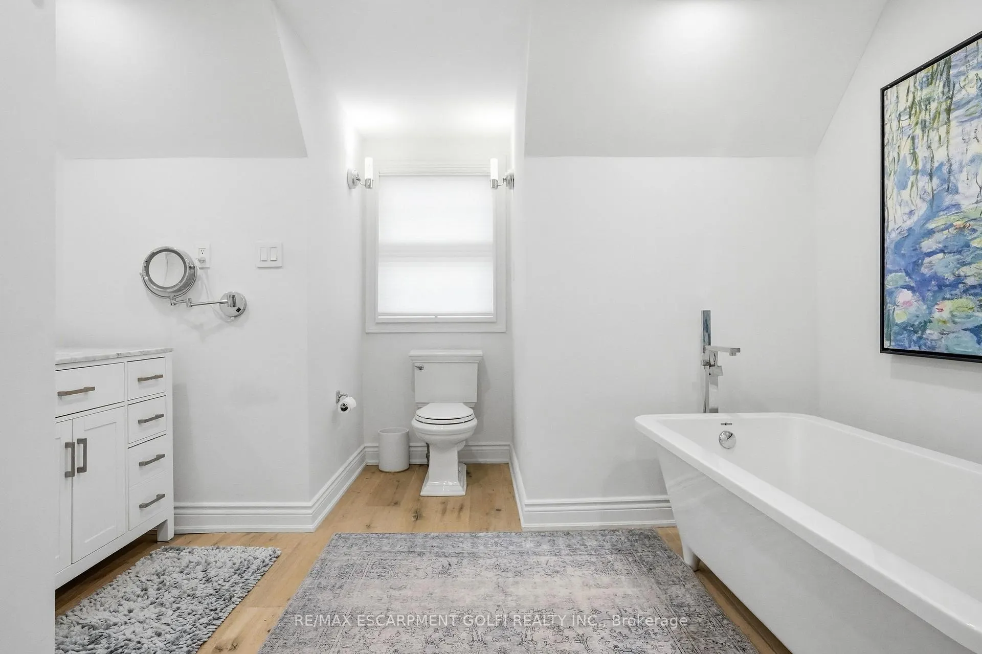 Photo 32 of 132 Chancery Drive, Hamilton, Ancaster — HOMEH