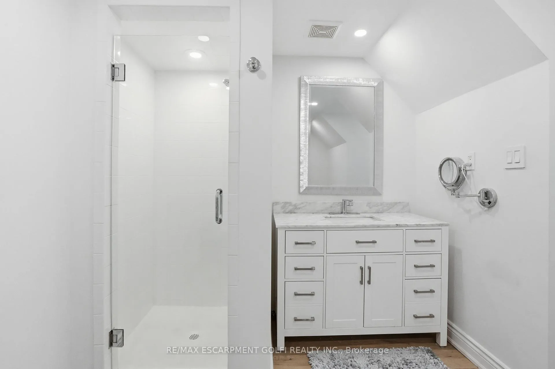 Photo 33 of 132 Chancery Drive, Hamilton, Ancaster — HOMEH