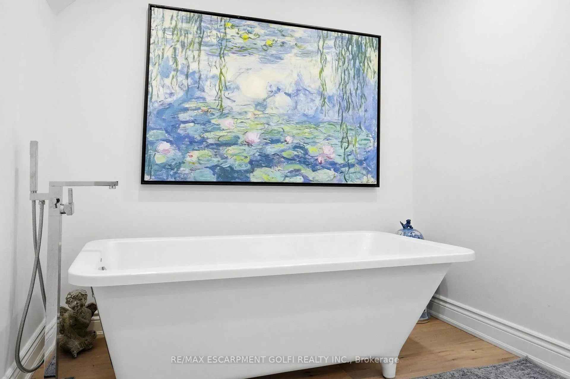 Photo 34 of 132 Chancery Drive, Hamilton, Ancaster — HOMEH