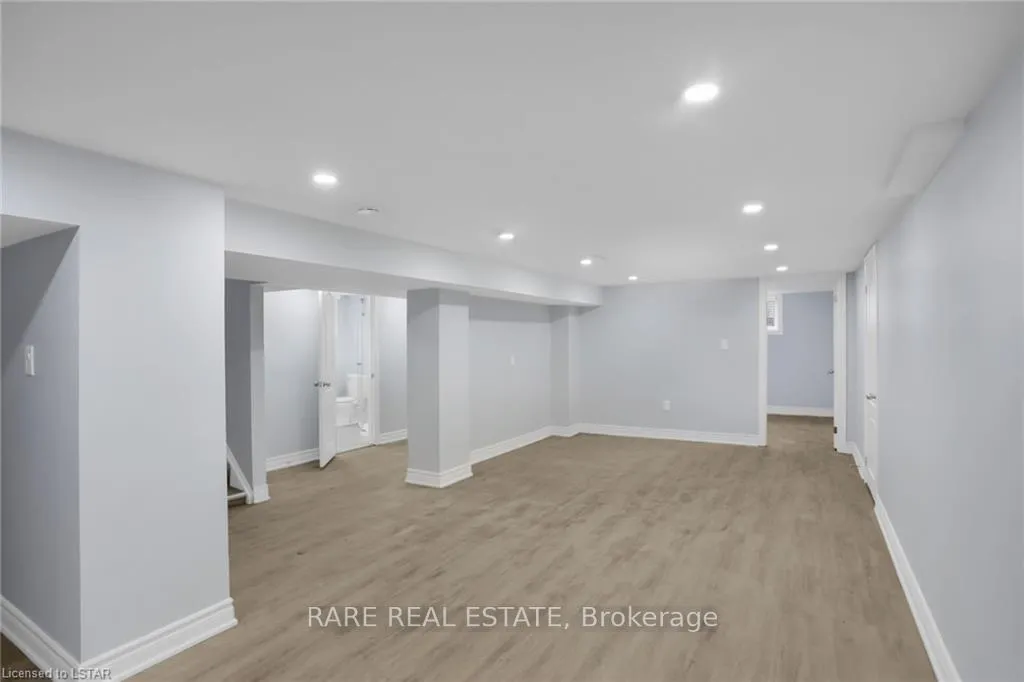 Front of Unit Lower, 7 Holden Avenue