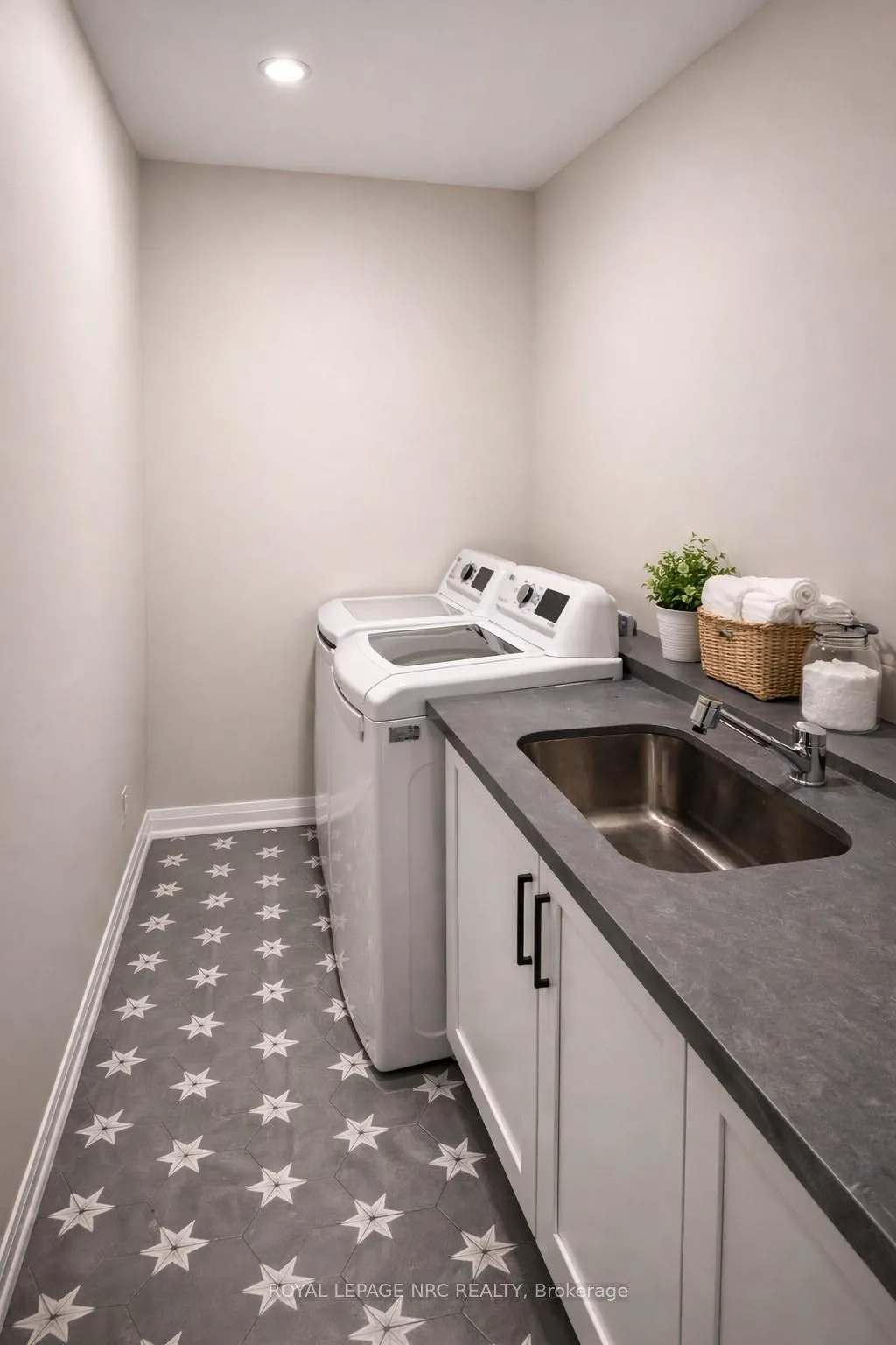 Photo 11 of Unit 14, 4 Evergreen Common, St. Catharines, Vine/Linwell — HOMEH