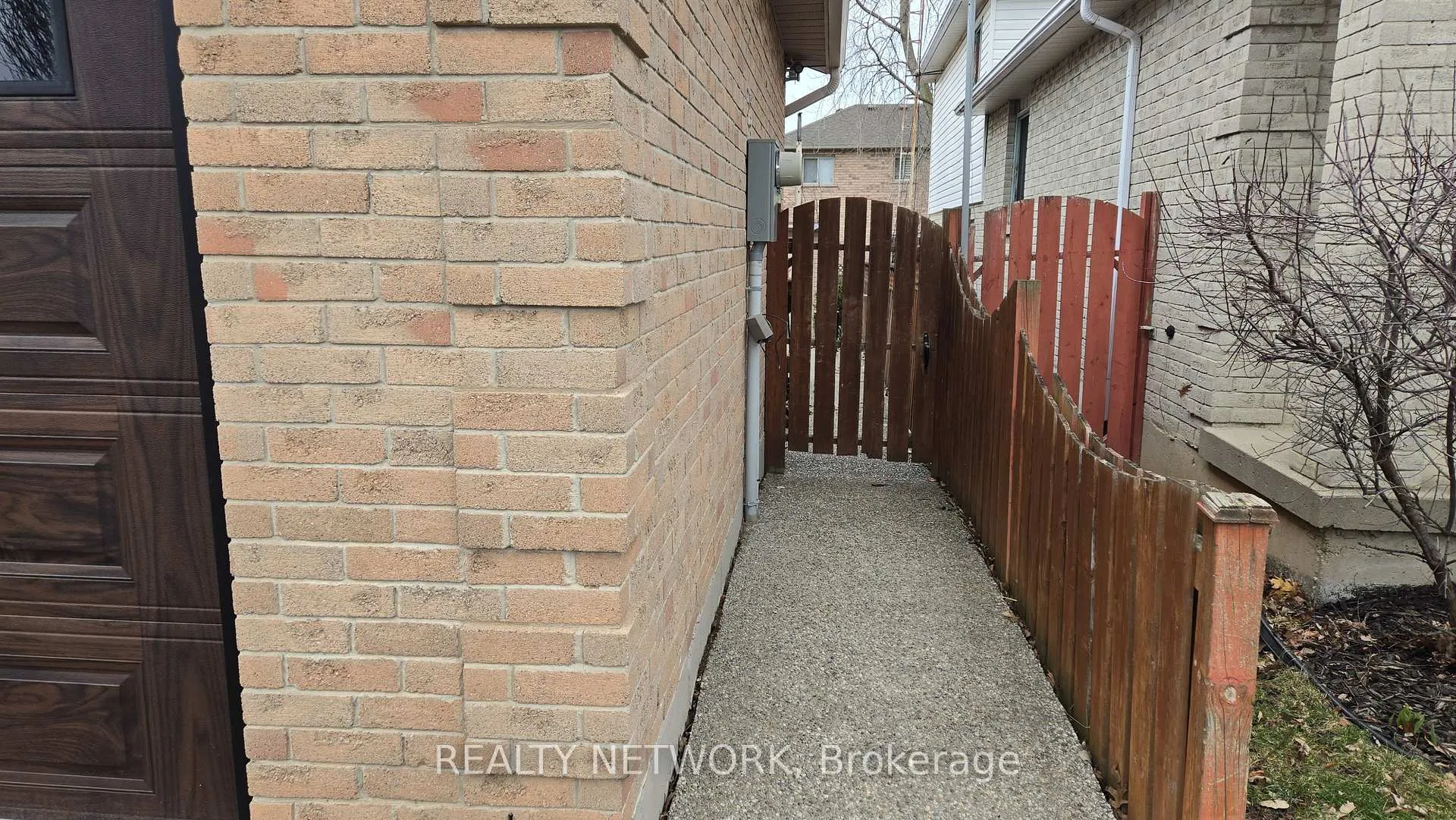 Photo 2 of Unit 2, 624 Eaglewood Drive, Hamilton, Eleanor — HOMEH