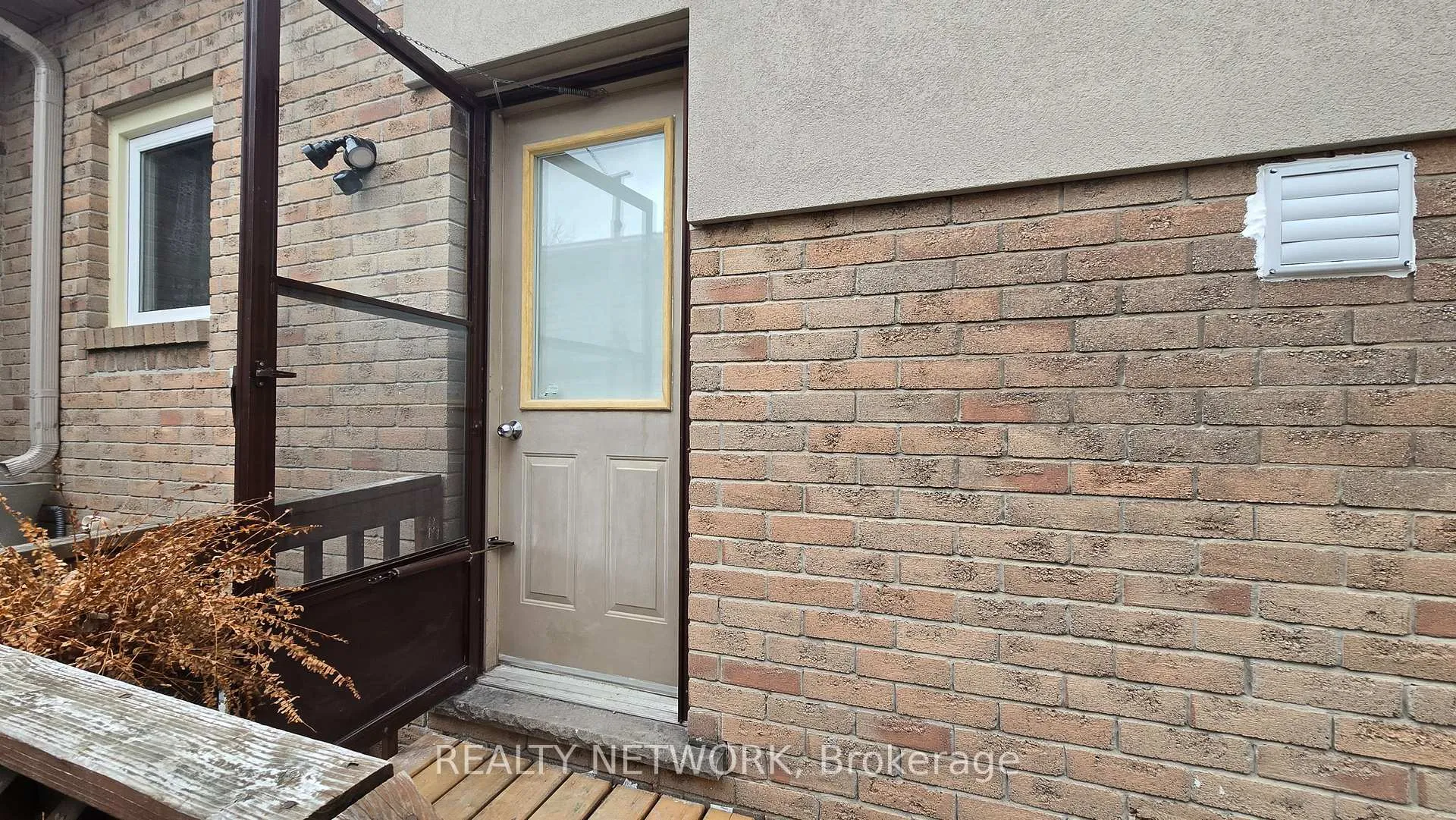 Photo 3 of Unit 2, 624 Eaglewood Drive, Hamilton, Eleanor — HOMEH