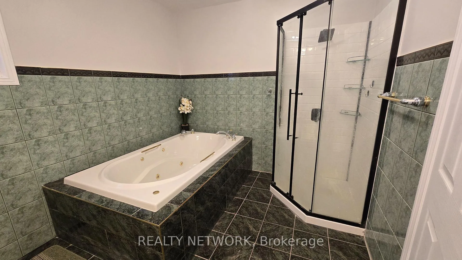 Photo 8 of Unit 2, 624 Eaglewood Drive, Hamilton, Eleanor — HOMEH