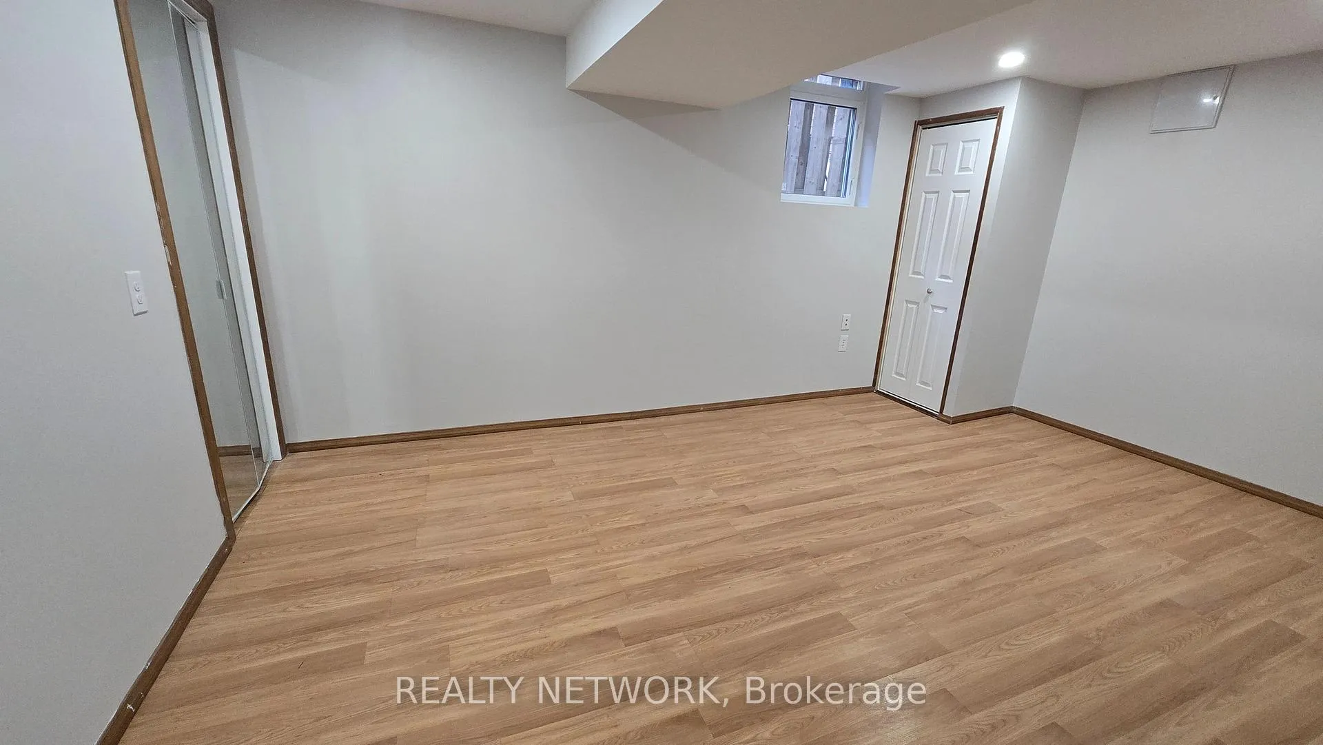 Photo 9 of Unit 2, 624 Eaglewood Drive, Hamilton, Eleanor — HOMEH