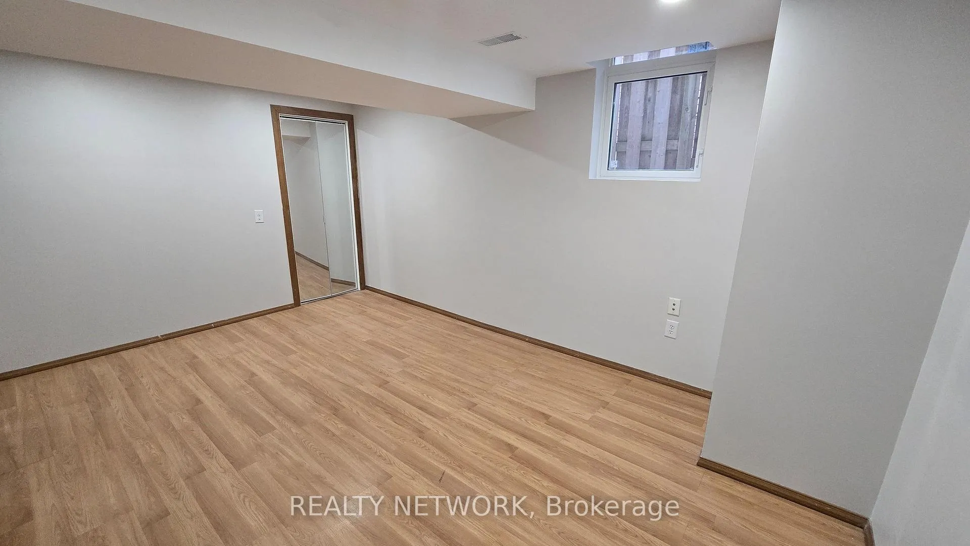 Photo 10 of Unit 2, 624 Eaglewood Drive, Hamilton, Eleanor — HOMEH