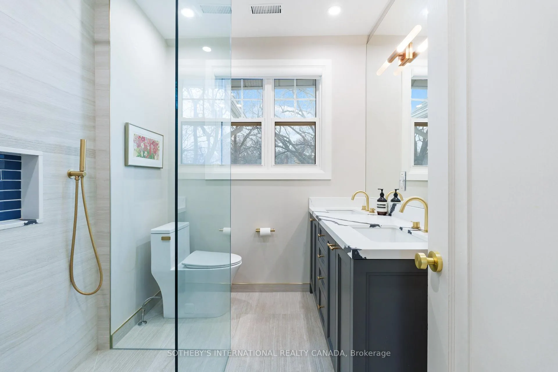 Photo 15 of 155 Dinnick Crescent, Toronto, Lawrence Park South — HOMEH