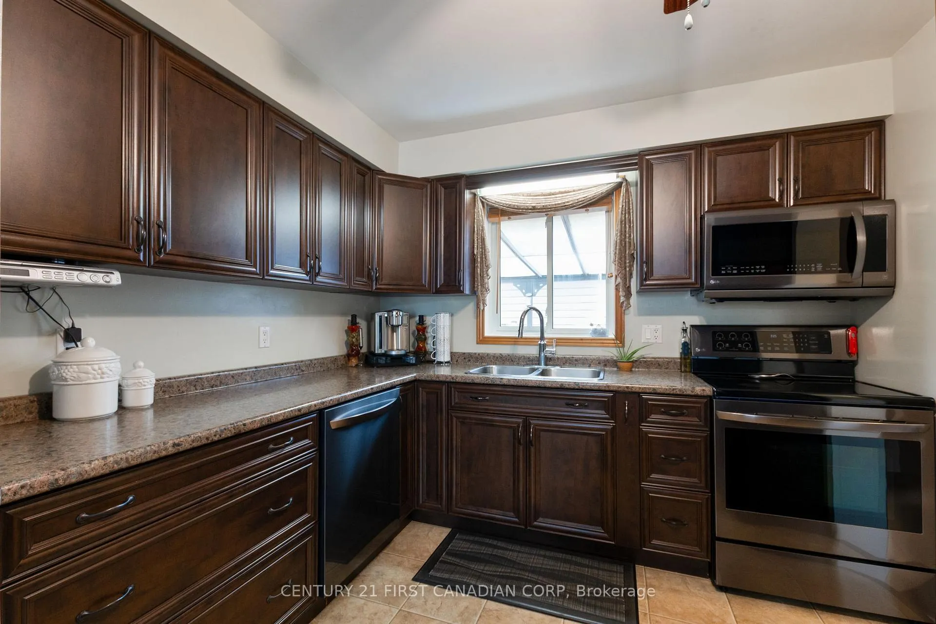 Photo 11 of 64 Melanie Drive, Aylmer — HOMEH