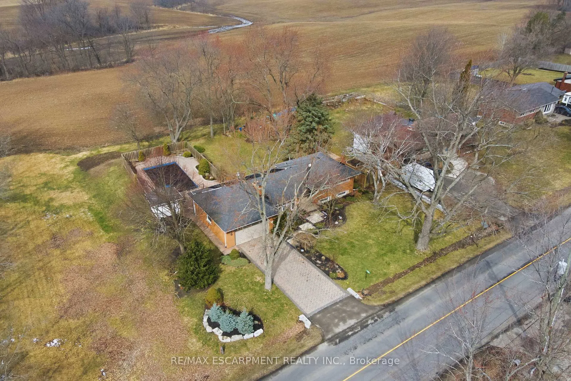 Photo 41 of 692 Miles Road, Hamilton, Rural Glanbrook — HOMEH