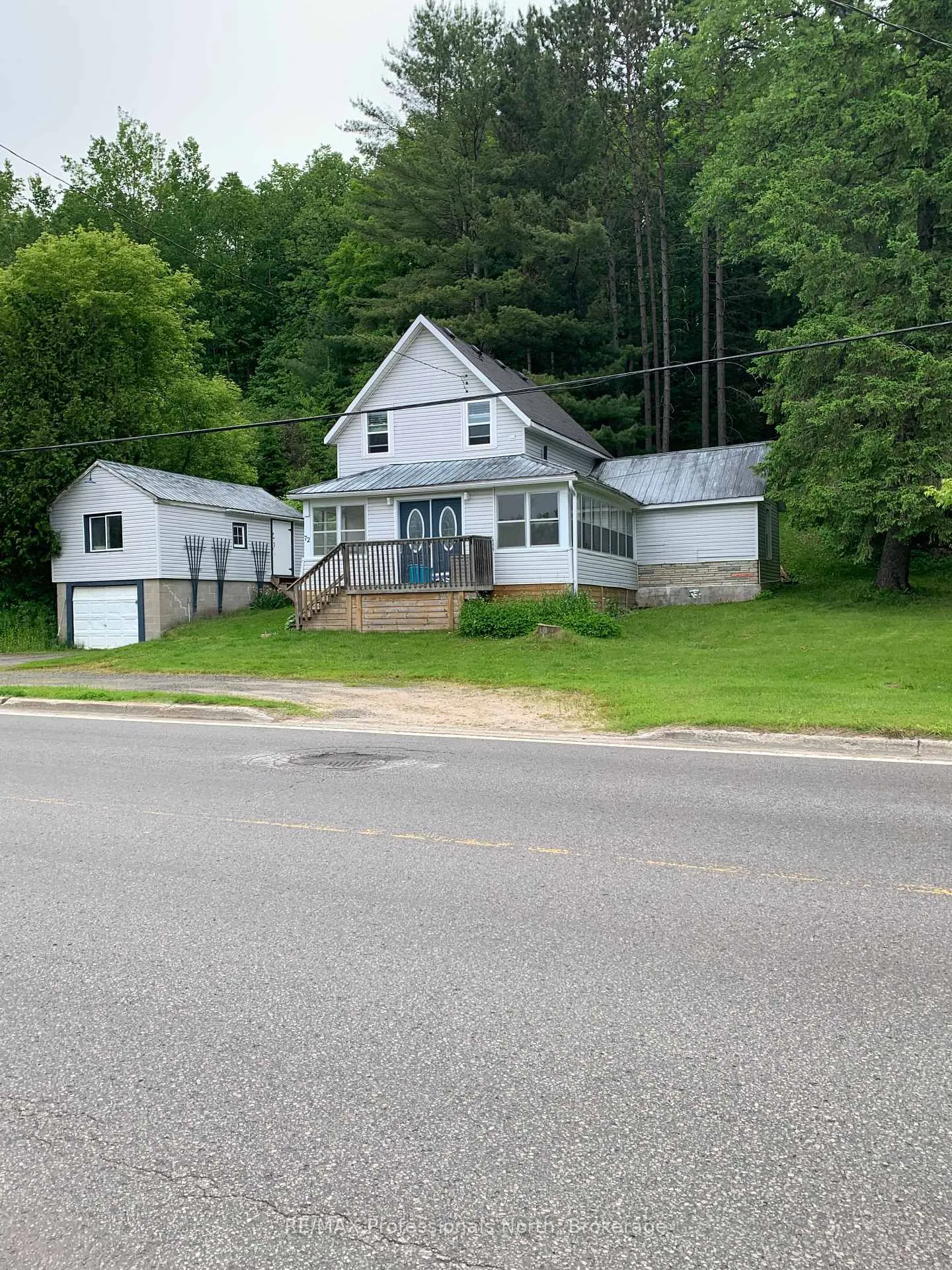 Photo 3 of 72 Bobcaygeon Road, Minden Hills, Lutterworth — HOMEH