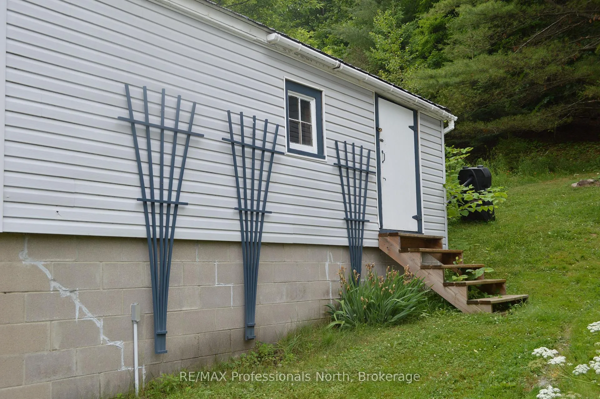 Photo 4 of 72 Bobcaygeon Road, Minden Hills, Lutterworth — HOMEH