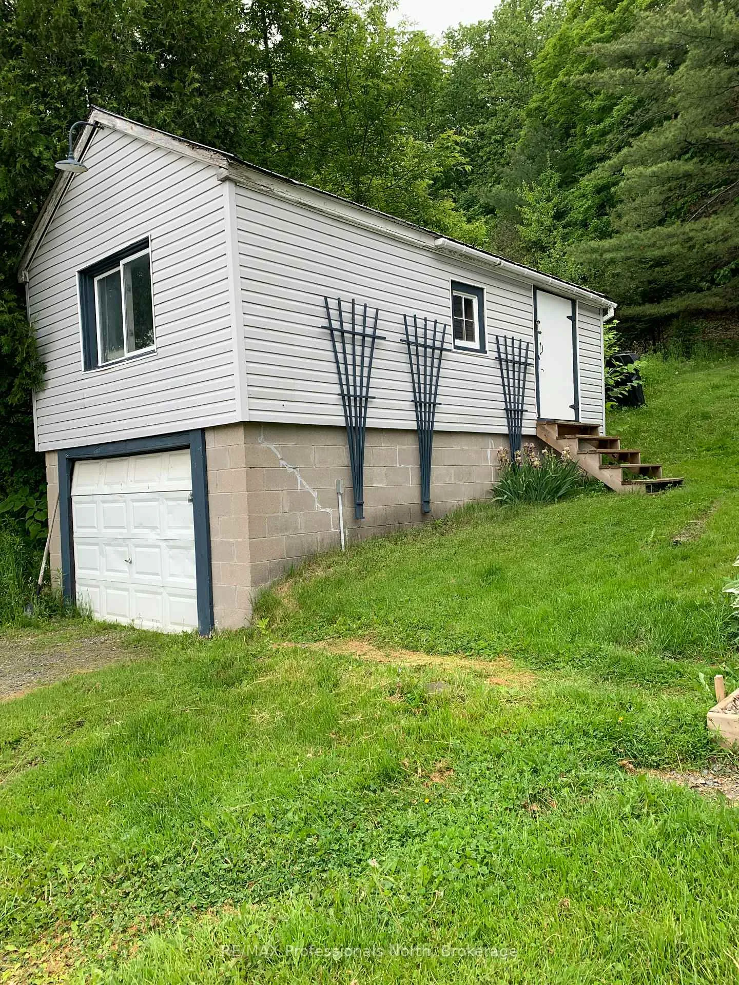 Photo 5 of 72 Bobcaygeon Road, Minden Hills, Lutterworth — HOMEH