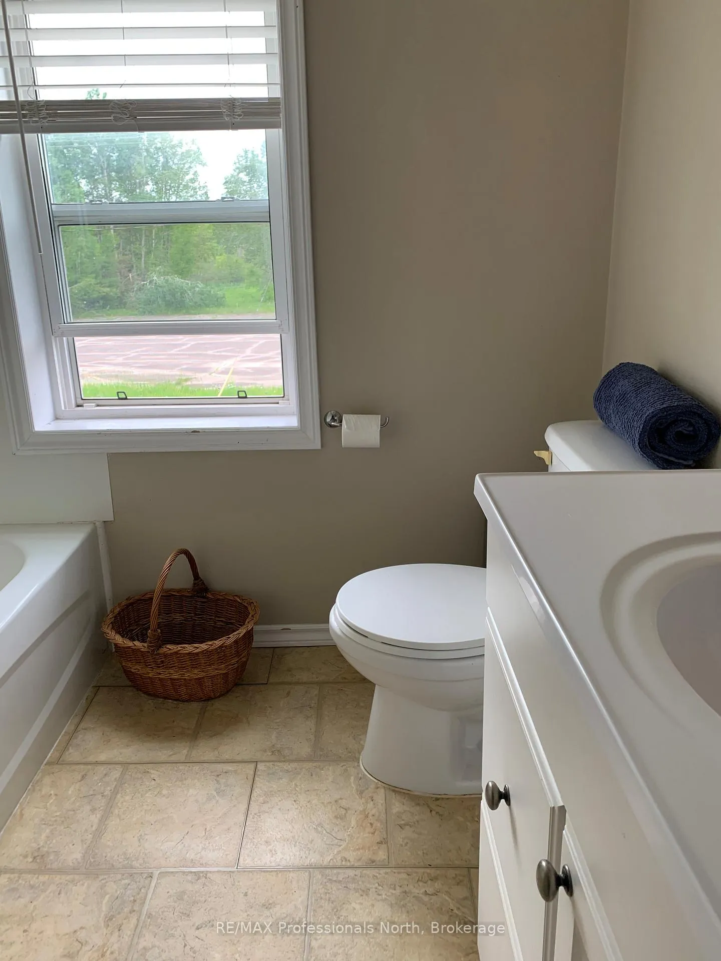 Photo 18 of 72 Bobcaygeon Road, Minden Hills, Lutterworth — HOMEH