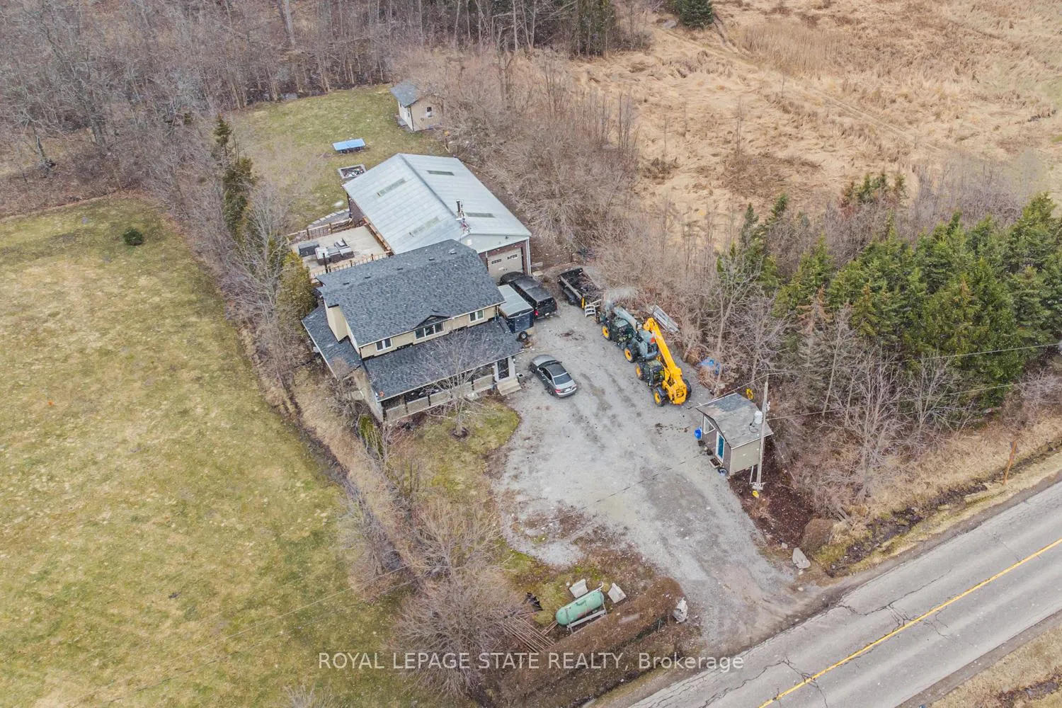 Photo 4 of 443 Eleventh Road E, Hamilton, Rural Stoney Creek — HOMEH
