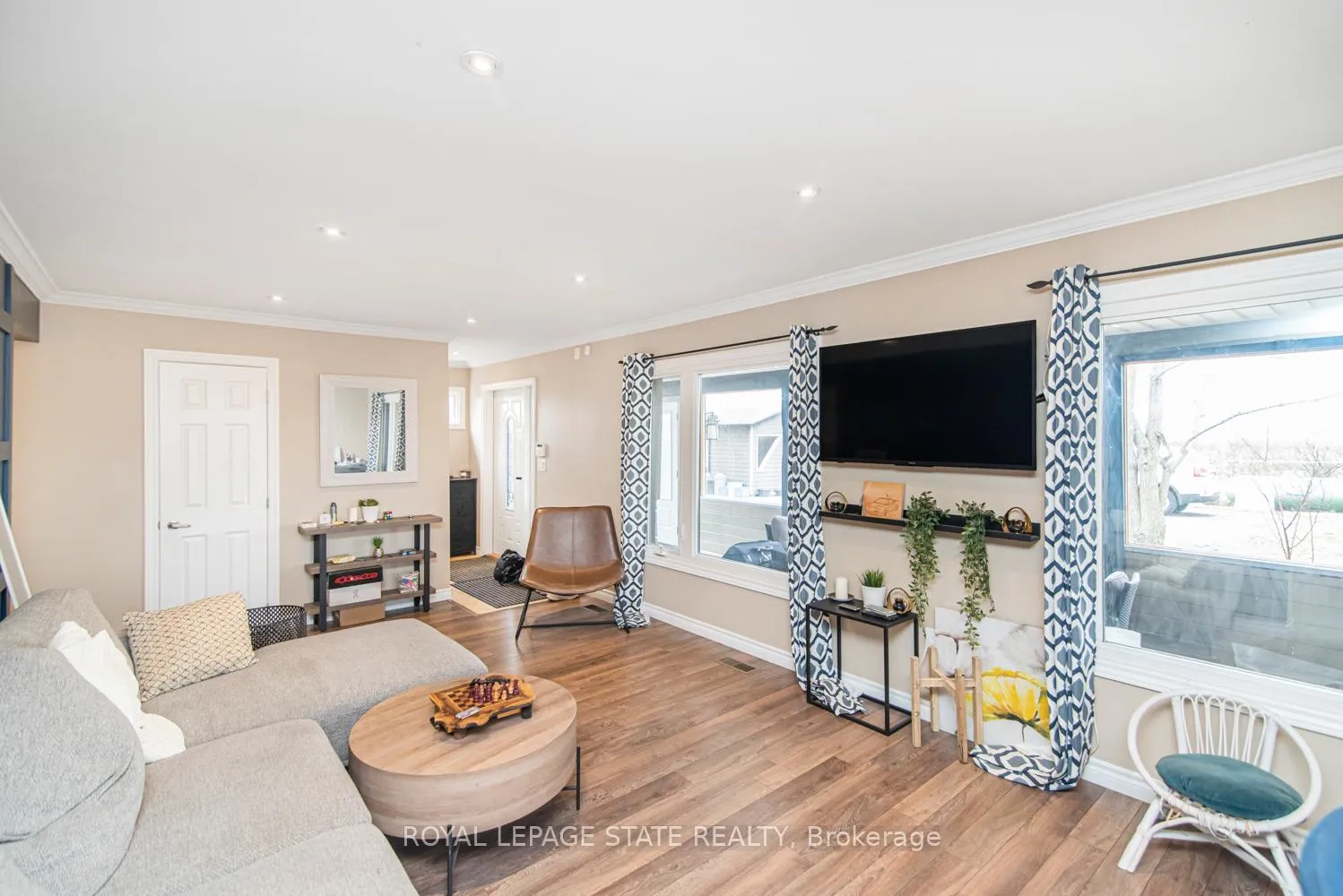 Photo 9 of 443 Eleventh Road E, Hamilton, Rural Stoney Creek — HOMEH