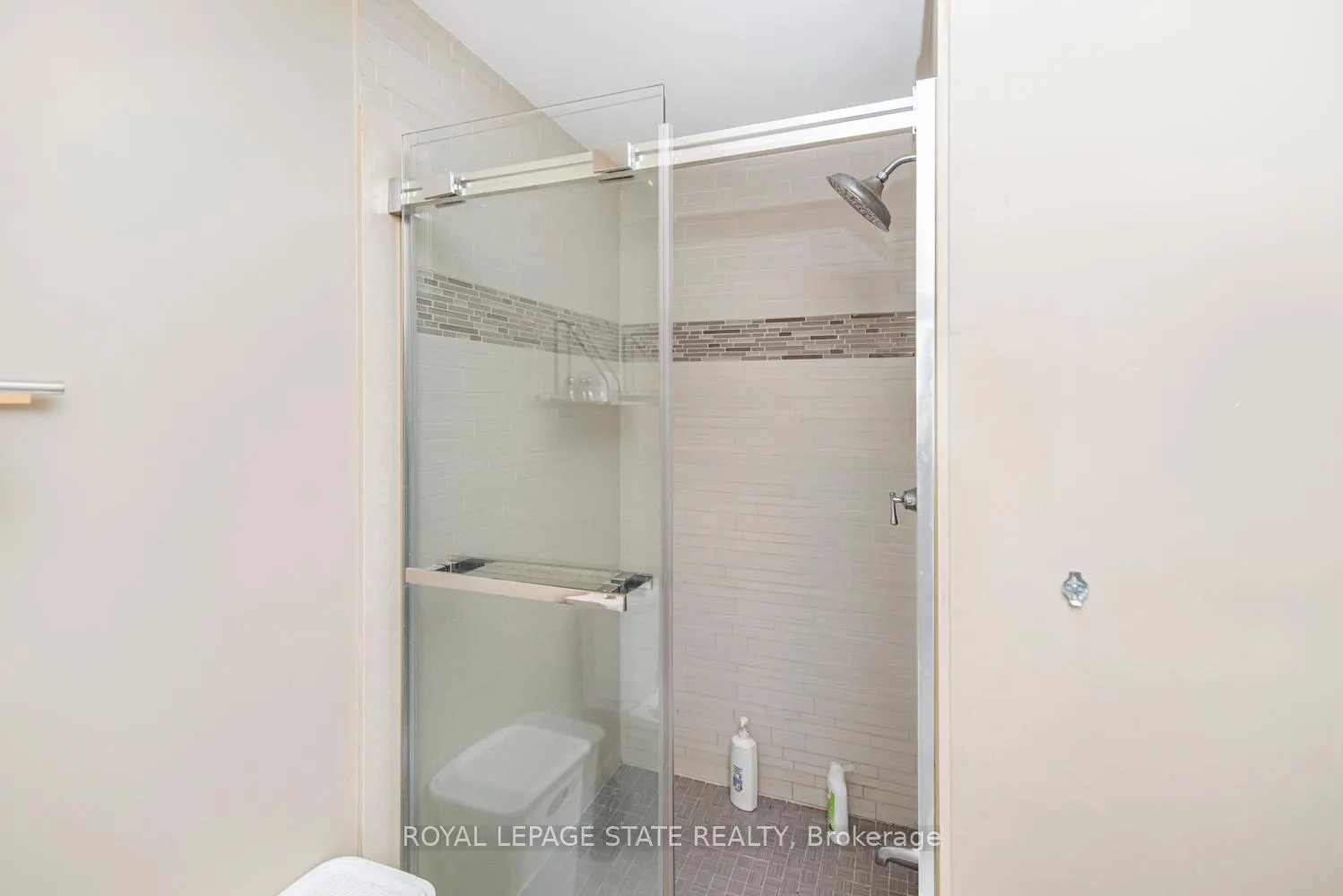 Photo 29 of 443 Eleventh Road E, Hamilton, Rural Stoney Creek — HOMEH