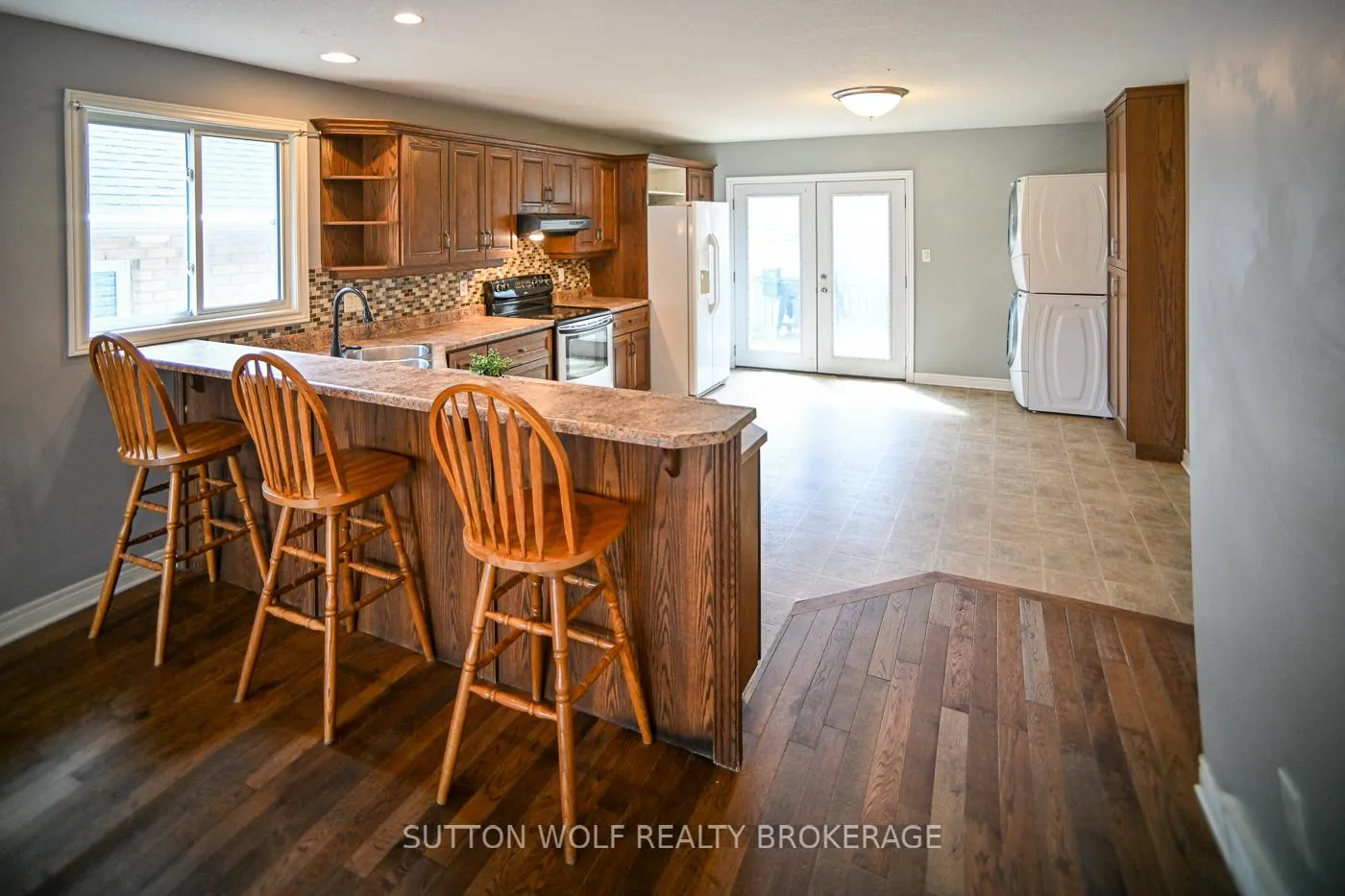 Photo 8 of 68 Bridle Path, Strathroy-Caradoc, SW — HOMEH