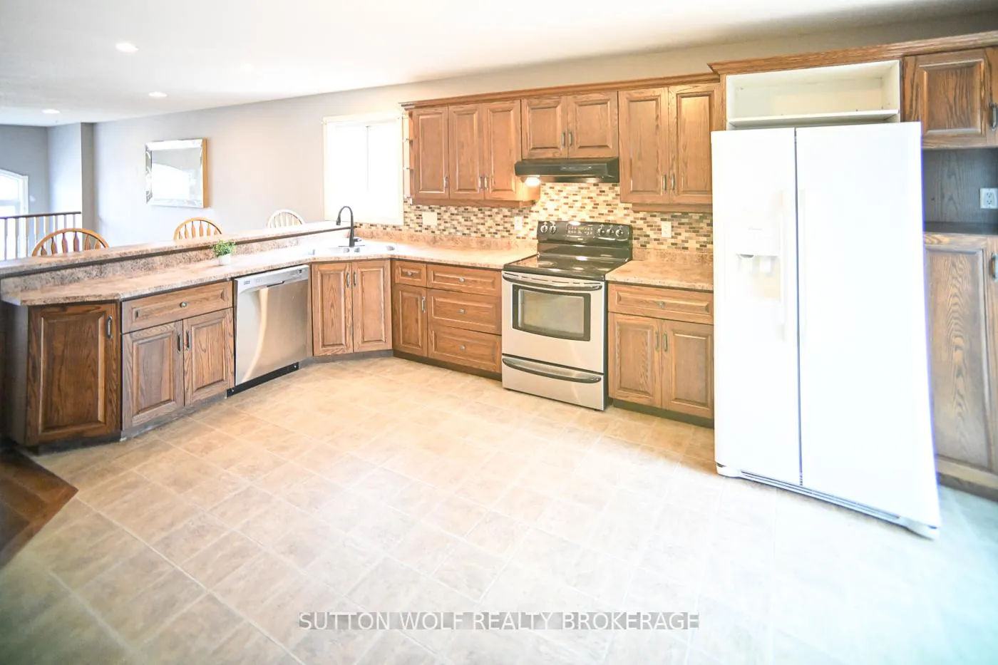 Photo 9 of 68 Bridle Path, Strathroy-Caradoc, SW — HOMEH