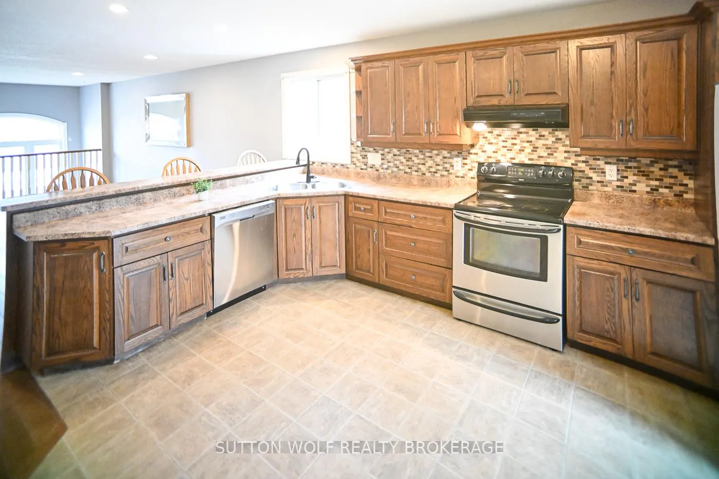 Photo 11 of 68 Bridle Path, Strathroy-Caradoc, SW — HOMEH
