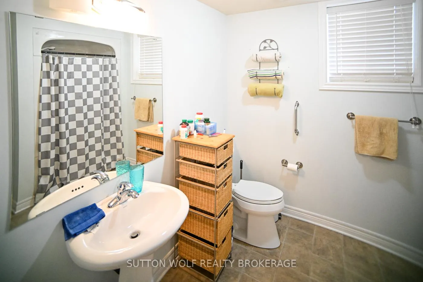 Photo 21 of 68 Bridle Path, Strathroy-Caradoc, SW — HOMEH