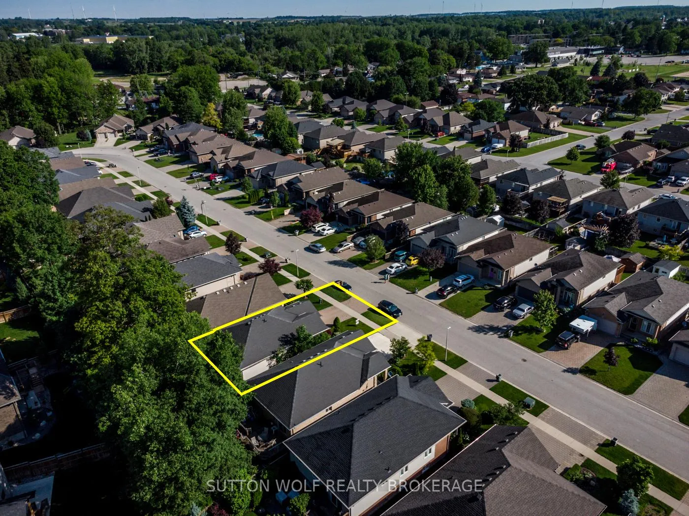 Photo 44 of 68 Bridle Path, Strathroy-Caradoc, SW — HOMEH