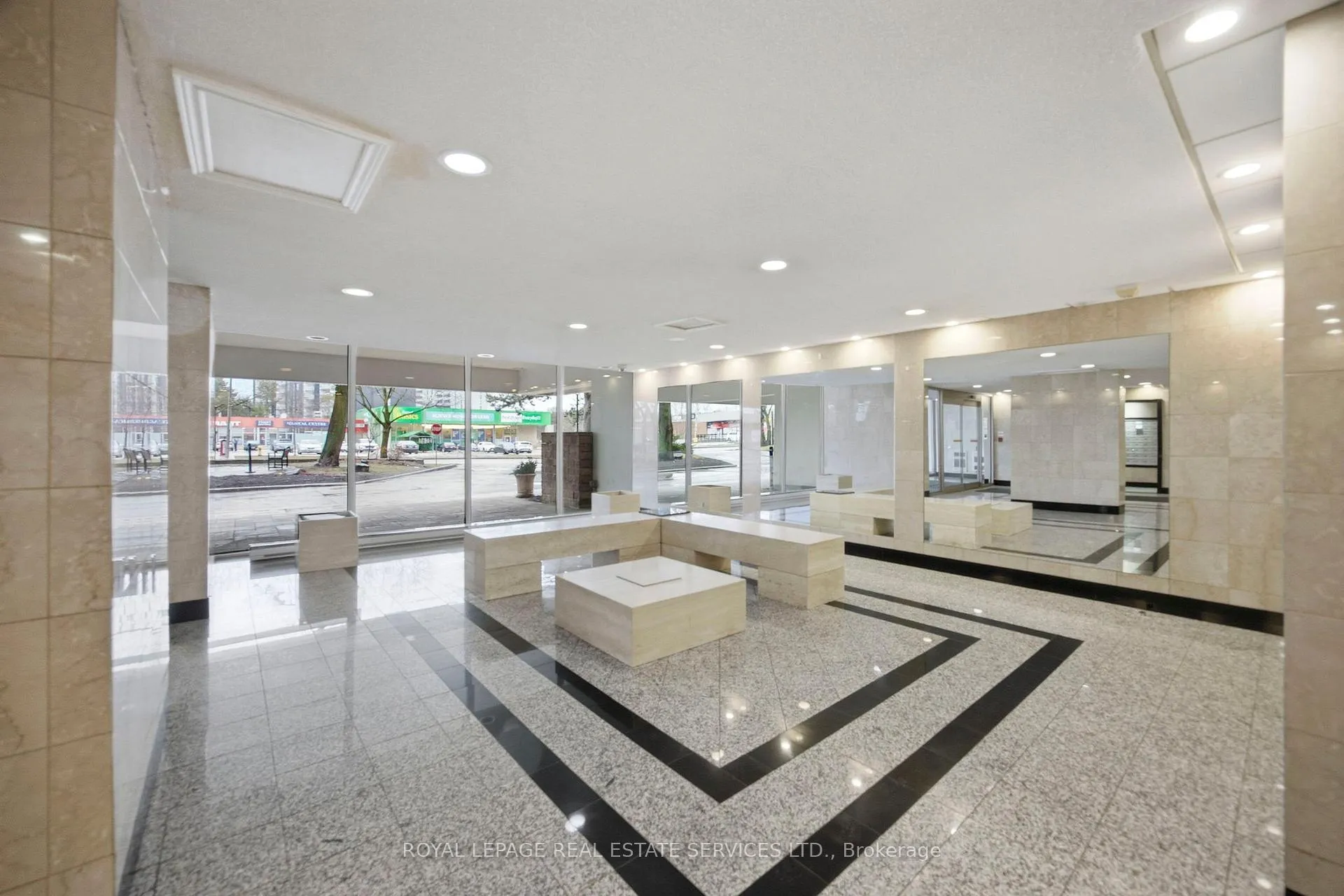 Photo 5 of Unit 105, 1 Royal Orchard Boulevard, Markham, Royal Orchard — HOMEH