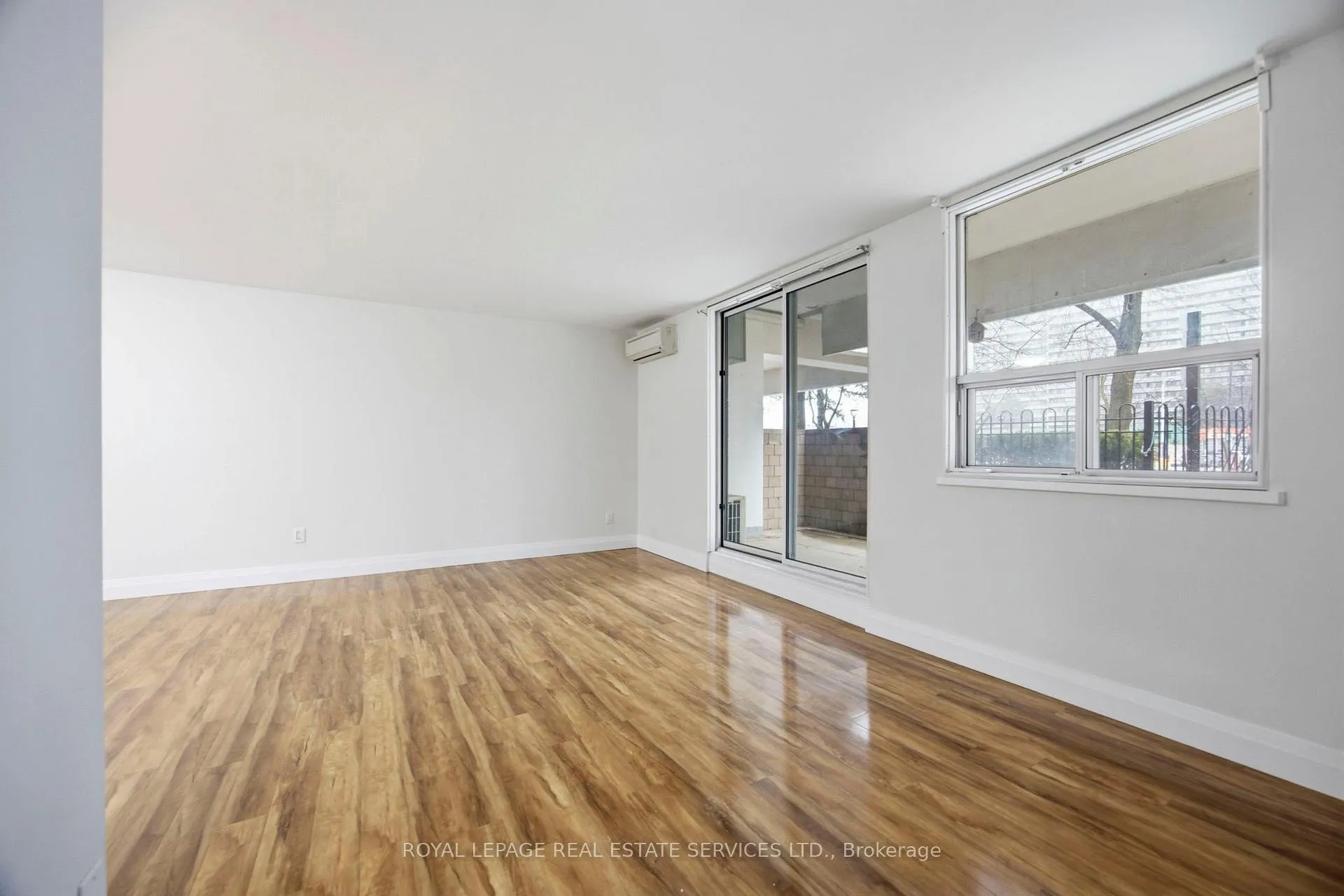 Photo 11 of Unit 105, 1 Royal Orchard Boulevard, Markham, Royal Orchard — HOMEH