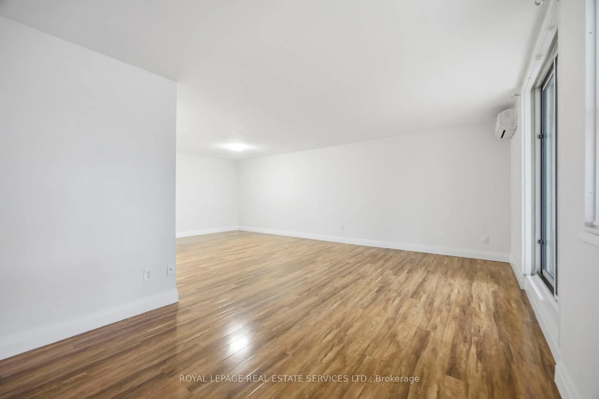 Photo 13 of Unit 105, 1 Royal Orchard Boulevard, Markham, Royal Orchard — HOMEH