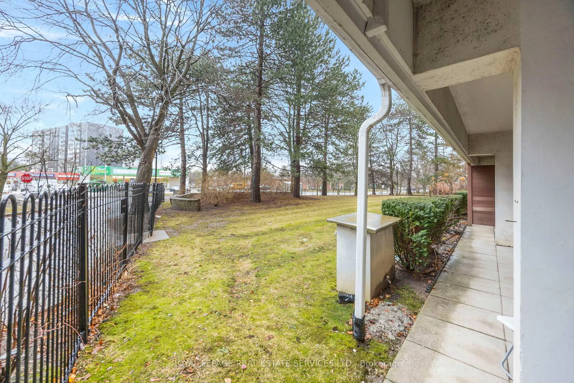 Photo 32 of Unit 105, 1 Royal Orchard Boulevard, Markham, Royal Orchard — HOMEH