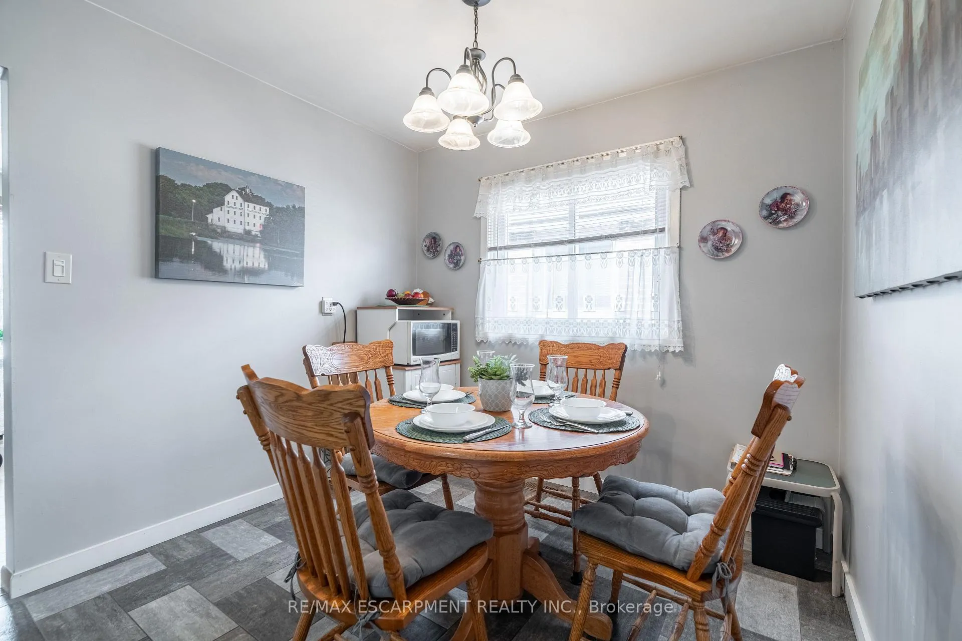 Photo 4 of 161 East 24TH Street, Hamilton, Eastmount — HOMEH