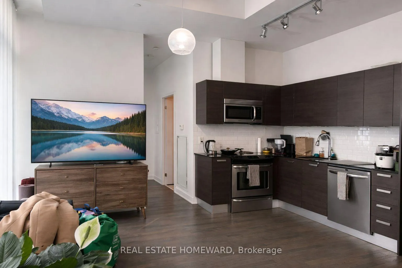 Photo 2 of Unit 309, 1815 Yonge Street, Toronto, Mount Pleasant West — HOMEH